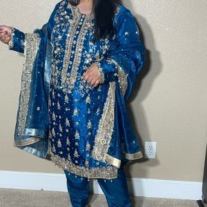 Pakistani outfit brand new size large
